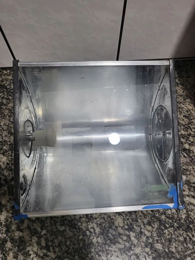 Refletor Luz branca com algumas sujeiras de tinta - Foto 2