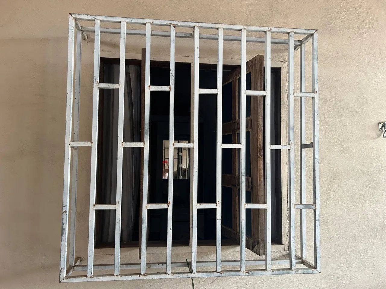 Grade de ferro 250 reais para janela  - Foto 5