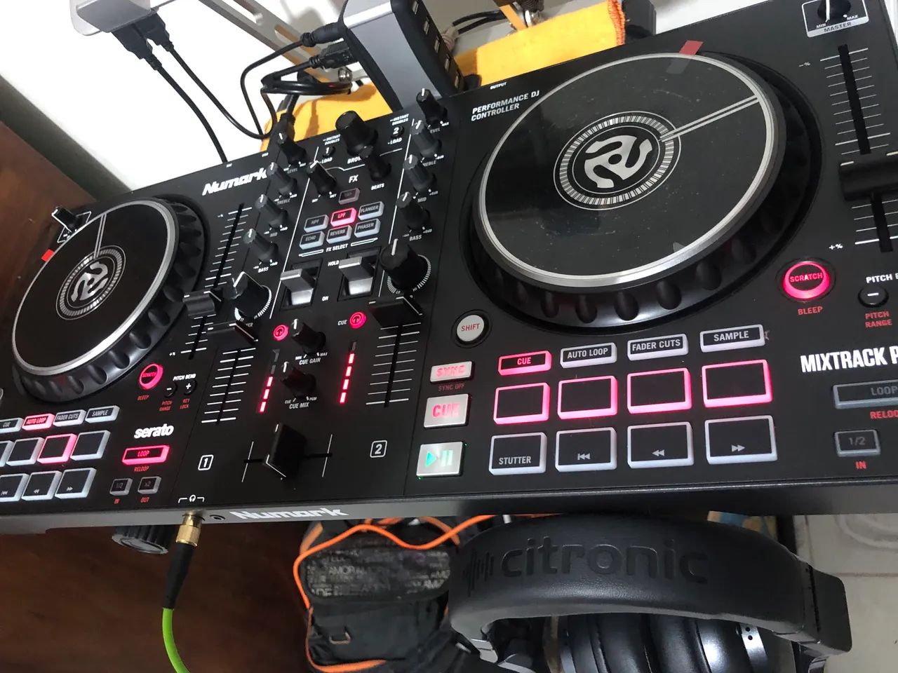 Numark mix track pro fx - Instrumentos musicais - Curió-Utinga