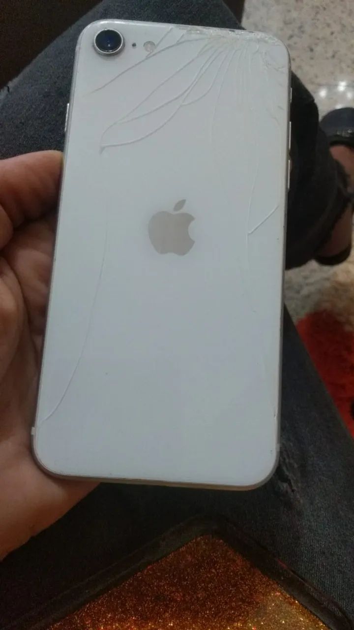Iphone 8 SE, ano 2022, 64GB branco, perfeito - Celulares e