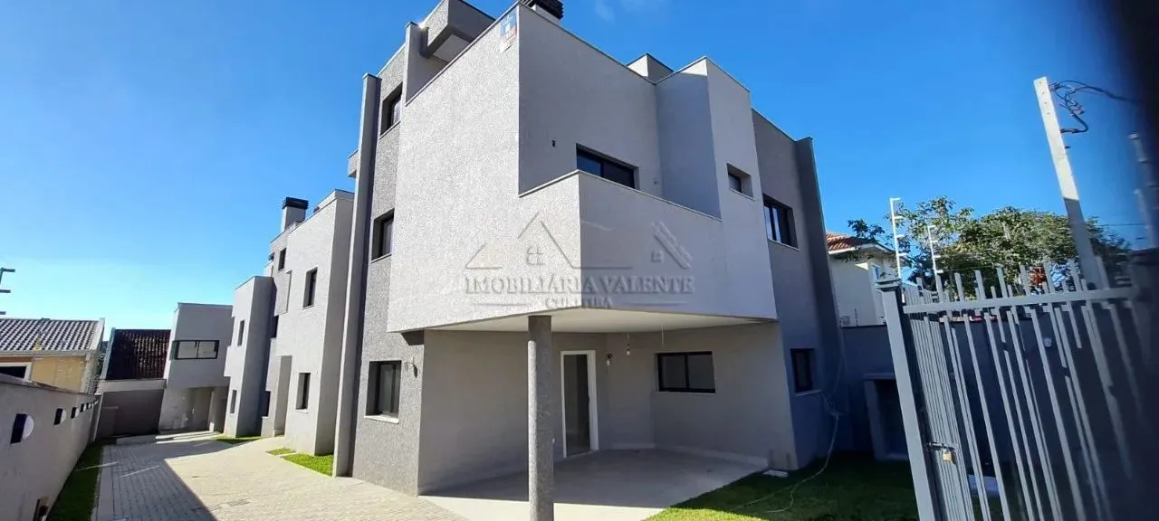 Sobrado em condomínio à venda em Curitiba-PR, São Braz. 3 quartos, 1 suíte, 2 banheiros, 2