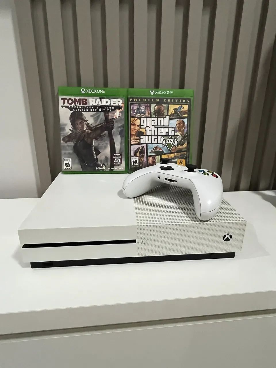 Xbox One S 1TB + GTA V + Tomb Raider | Perfeito estado - Foto 2