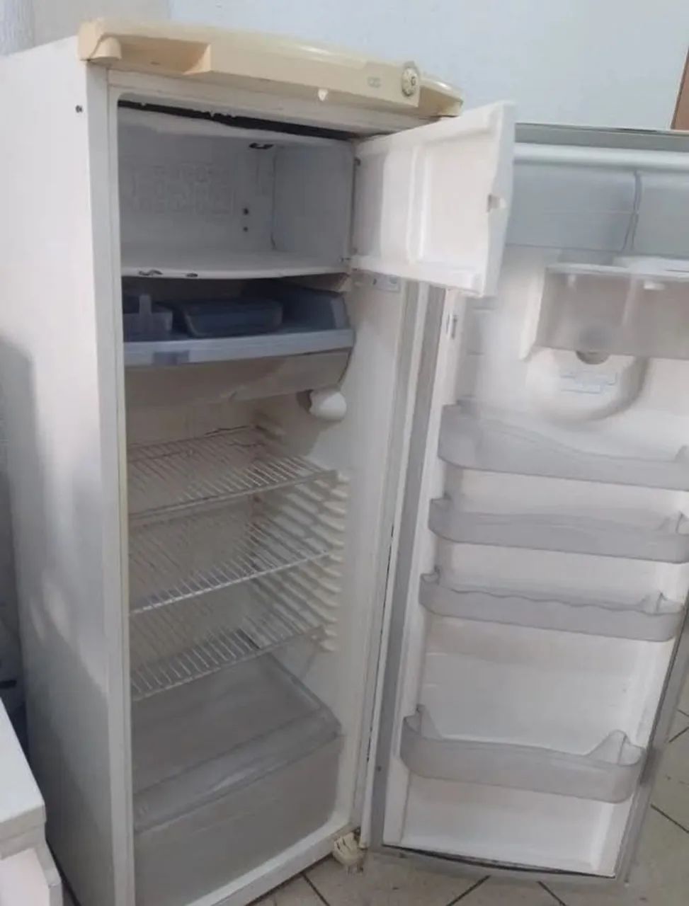 Geladeira Consul 340 l com dispenser de água  - Foto 3