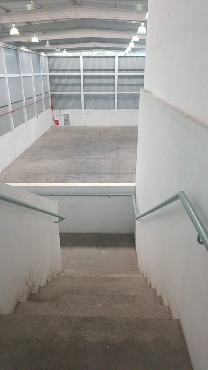 Galpão com 850 a 1700 m2, pé direito 12,5 m, mezanino, 2 docas e piso industrial, próximo  - Foto 4