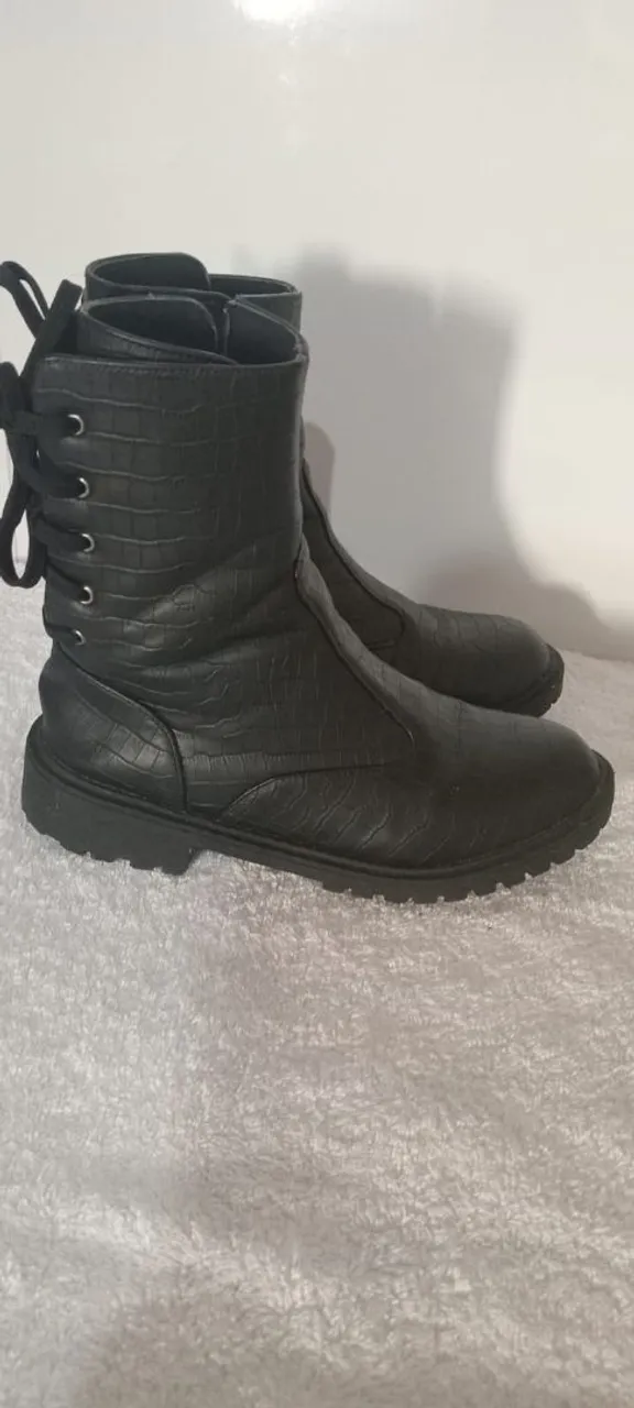 Botas Femininas Cano Médio Couro Sintético