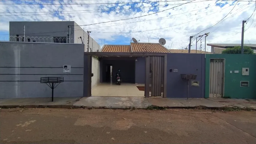 Casa no Jardim Aeroporto R$ 2.100/Mês