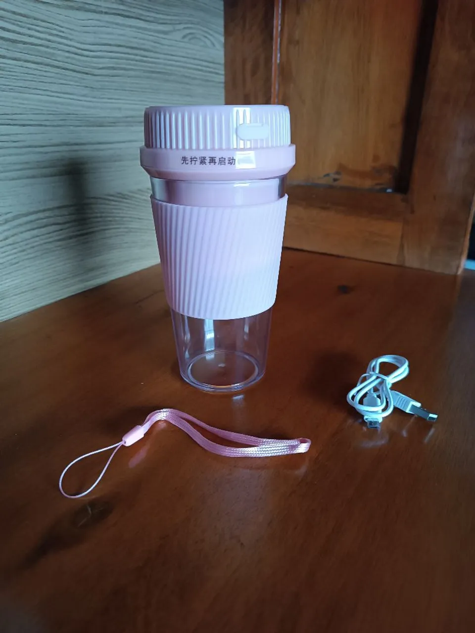 Mini Liquidificador Portátil Rosa - Prático e Eficiente!