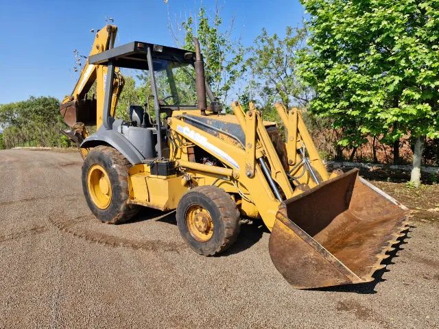Retro Escavadeira Case 580L ano 2004 motor cummins  tração 4x4  - Foto 4