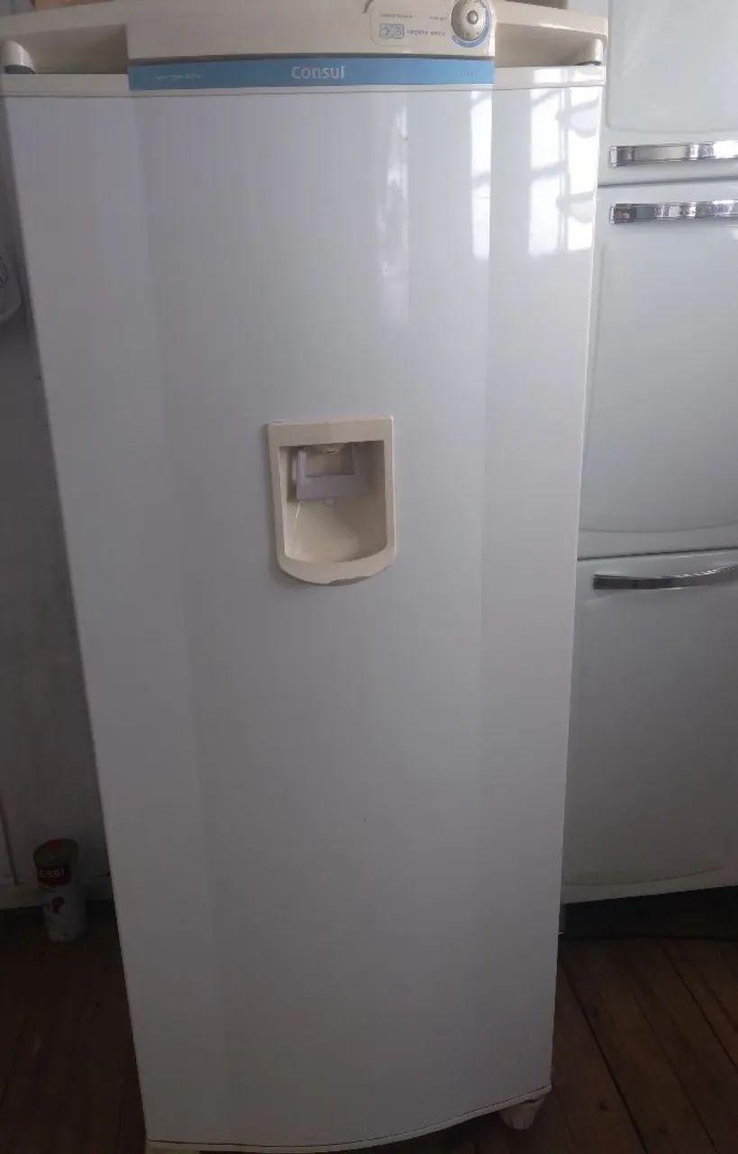 Geladeira Consul 340 l com dispenser de água 