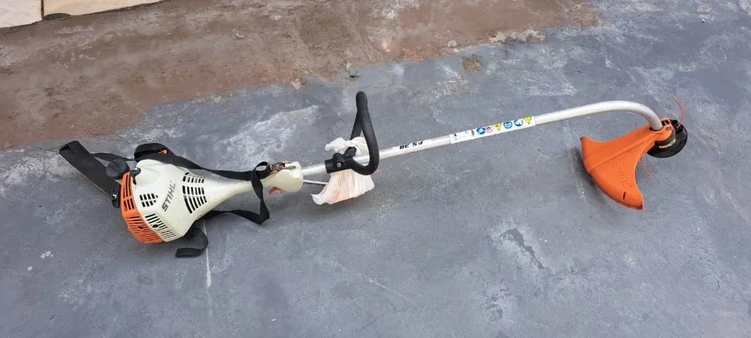 Roçadeira semi nova STHIL