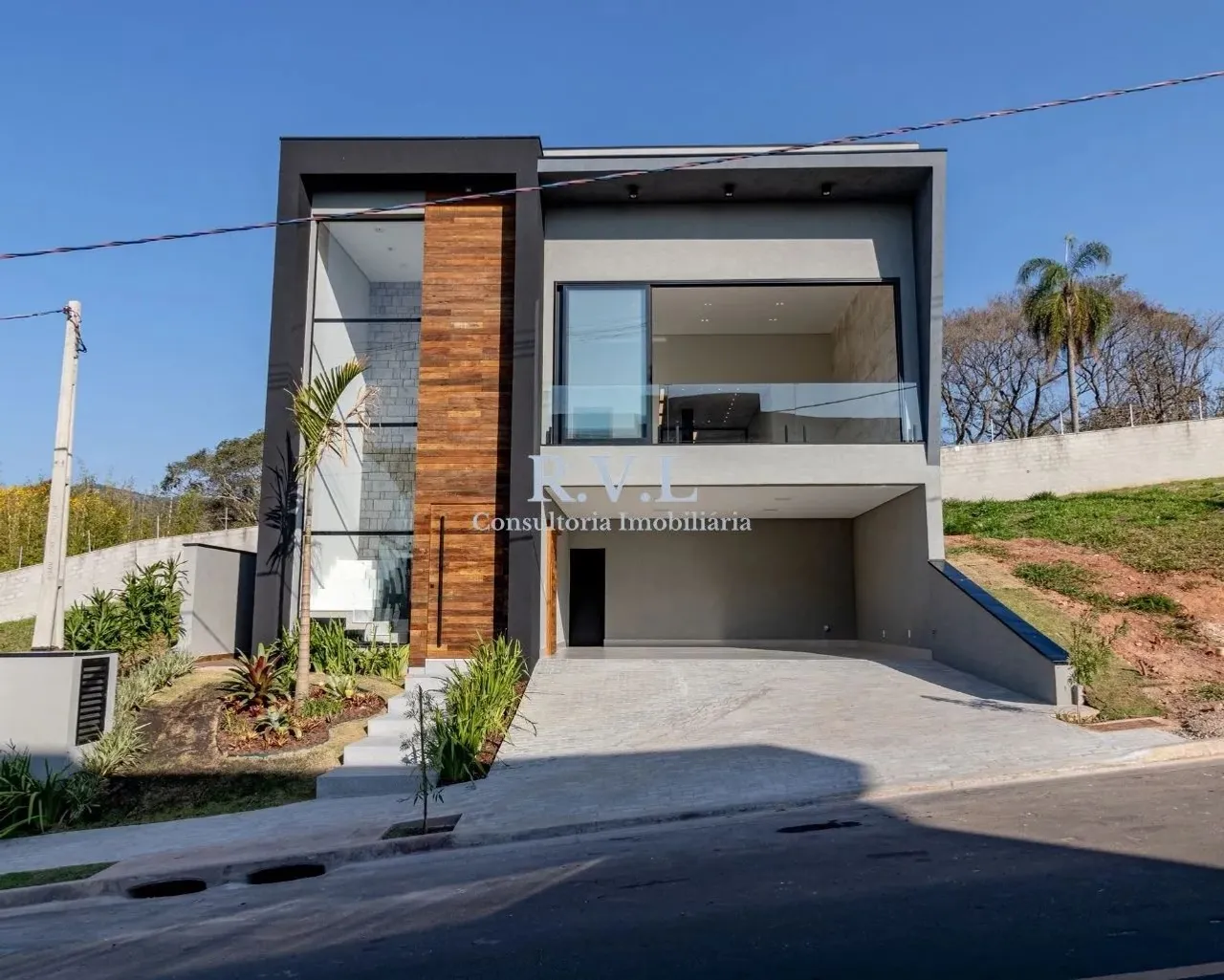 Casa de alto padrão à venda em condomínio fechado em Atibaia-SP.