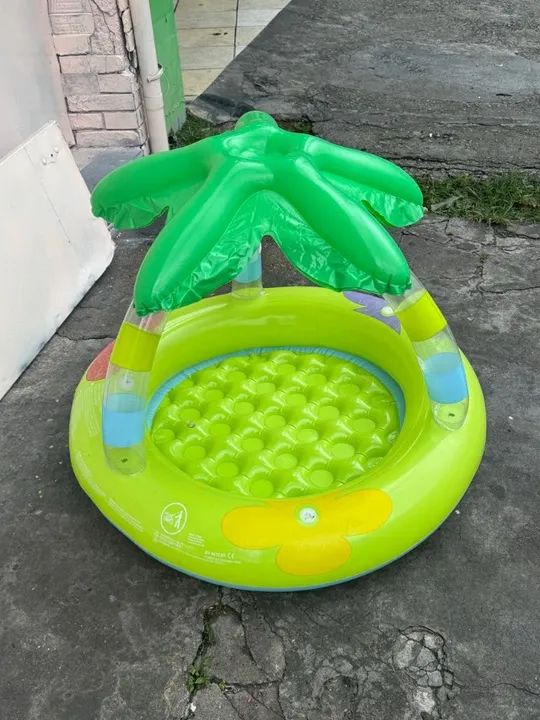 Piscina inflável com cobertura importada. - Foto 2