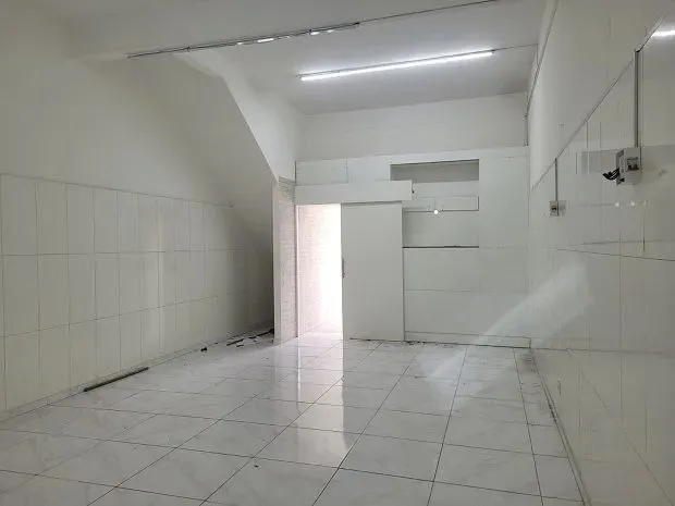LOCAÇÃO - LAPA R.CAIO GRACO SALÃO 100M2 Á.C LIVRE DE COLUNAS LAVABOS ESCRITÓRIO!!!