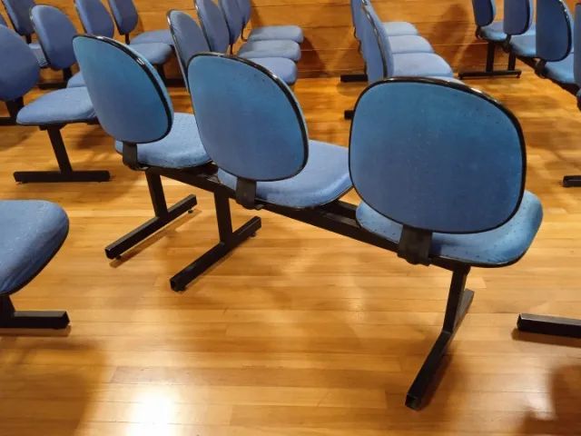 Longarina c/ 3 lugares em Aço / Tecido Azul 83 cm x 160 cm x 53 cm - Foto 3