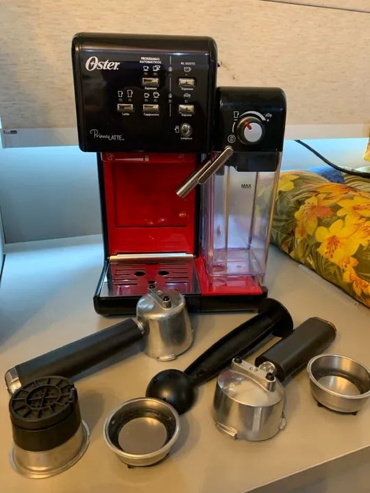Cafeteira Oster Prima Latte  semi usada