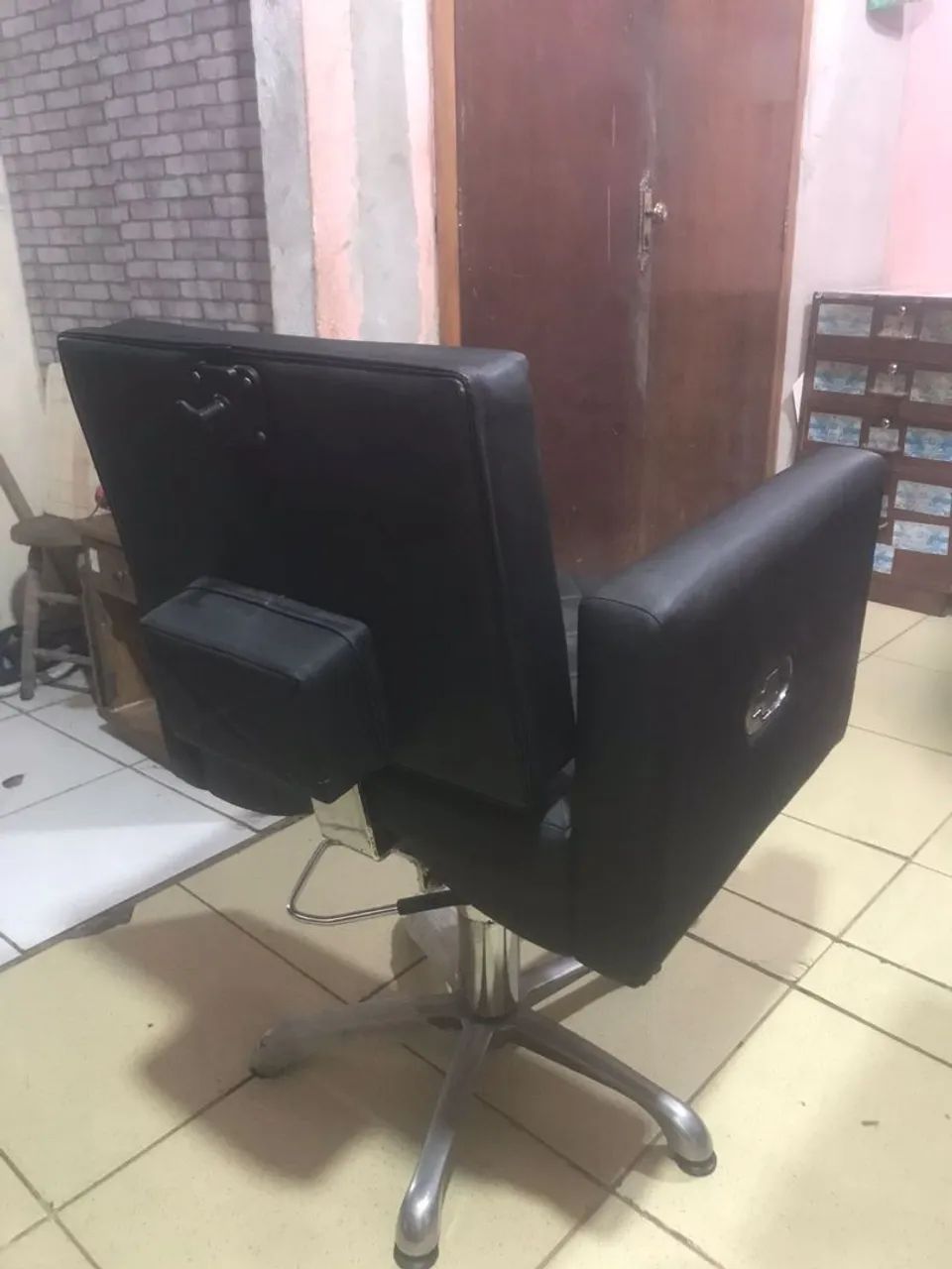 Poltrona Giratória para Salão ou barbearia.  - Foto 4