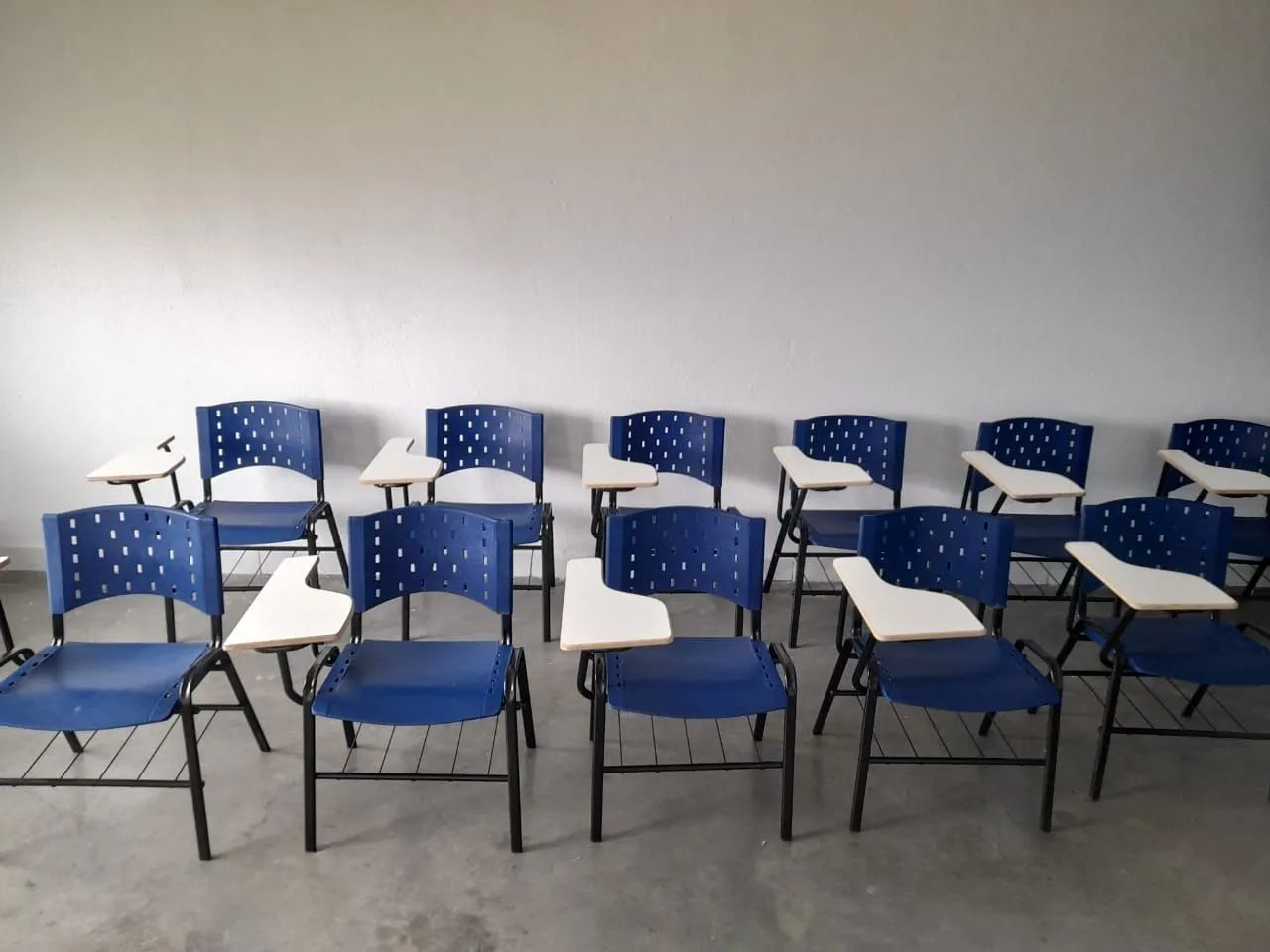 Cadeira Escolar - Polipropileno Nova  - Foto 2