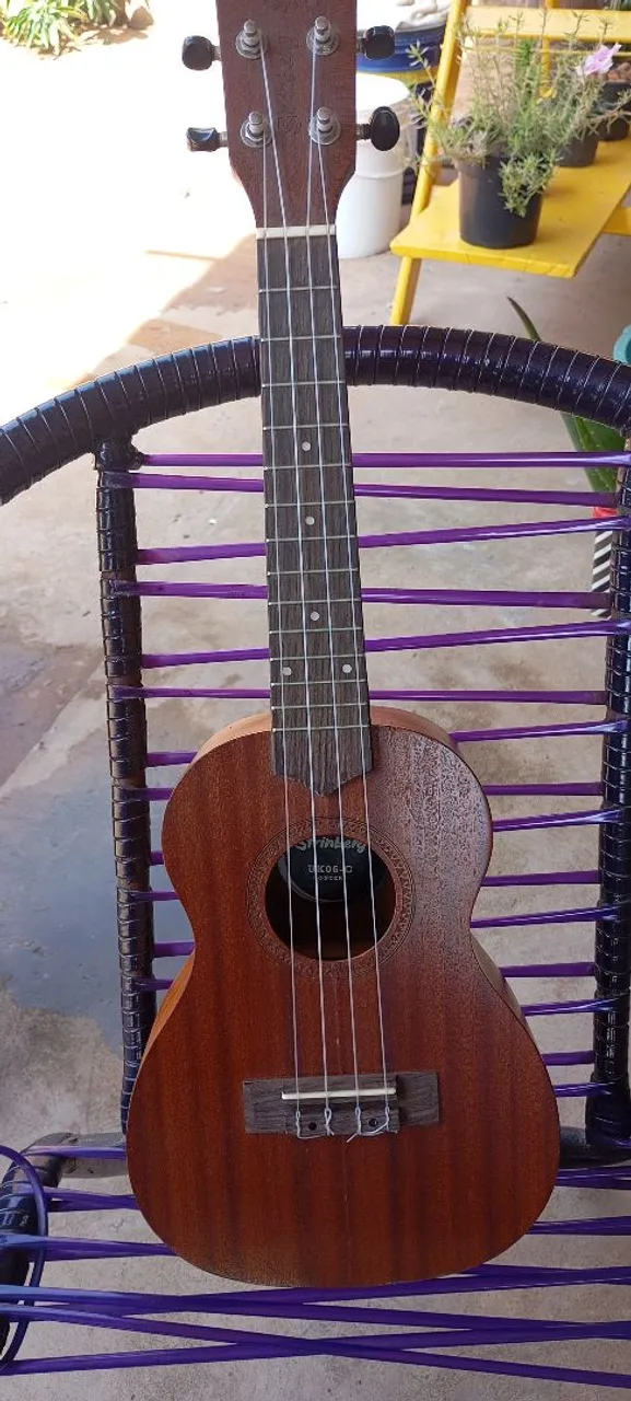 Violão Ukulele Stramburg