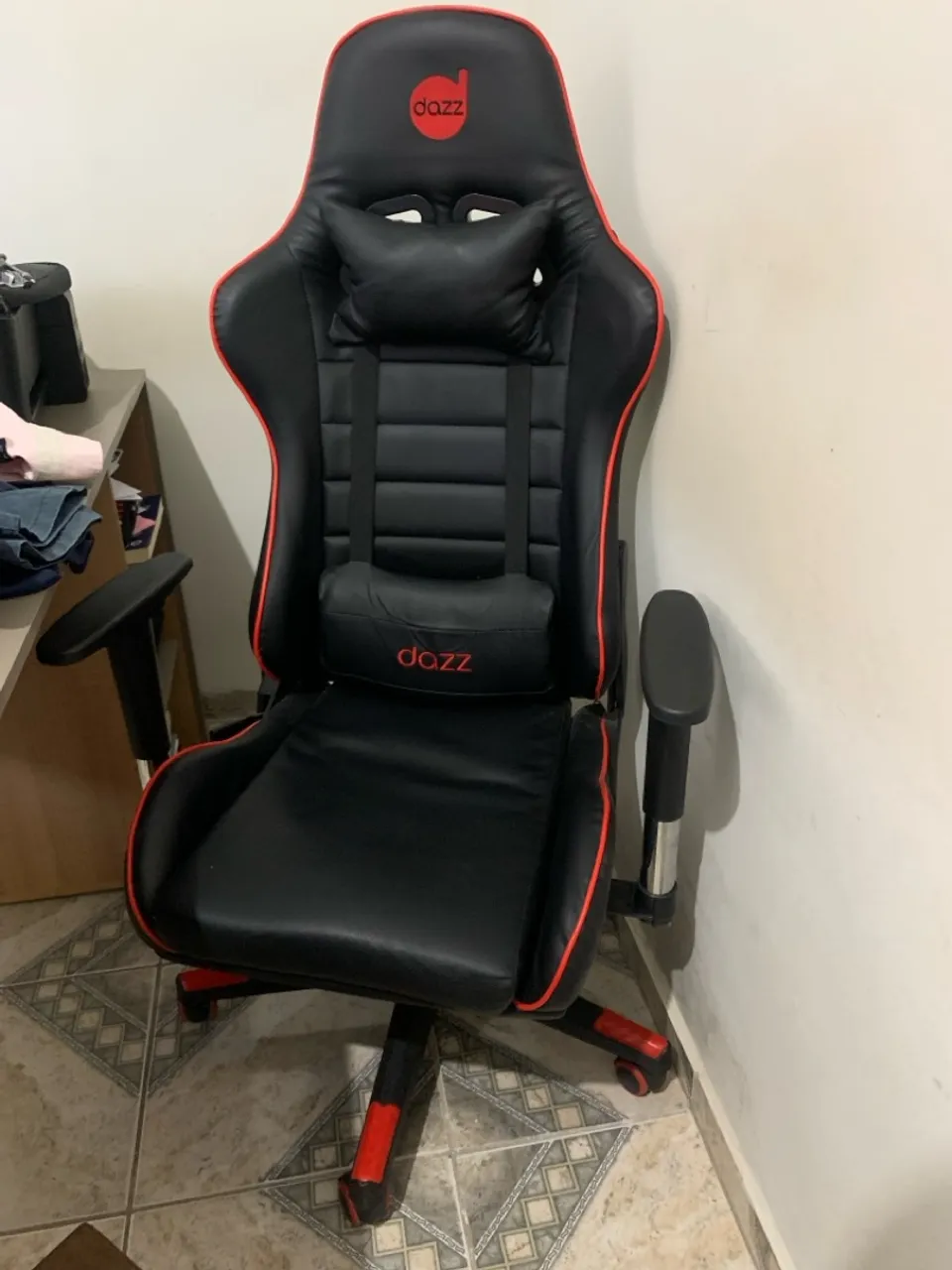 Cadeira Gamer Dazz com Rodas e Design Ergonômico