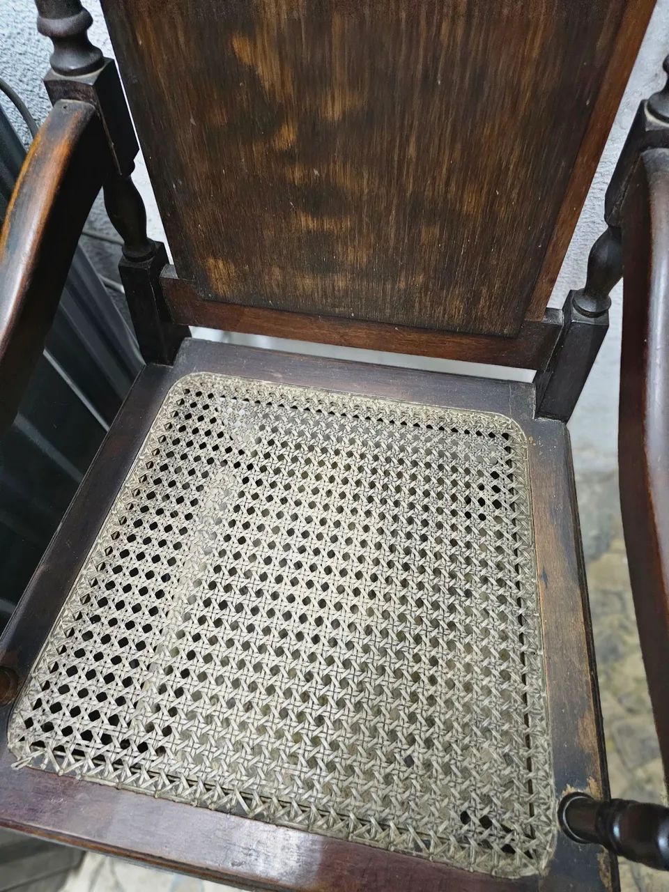 Cadeira de Madeira Maciça Antiga  - Foto 4