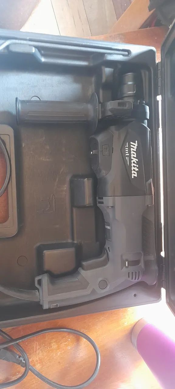 Selling Makita rotary hammer, 110 volts, BRL 800