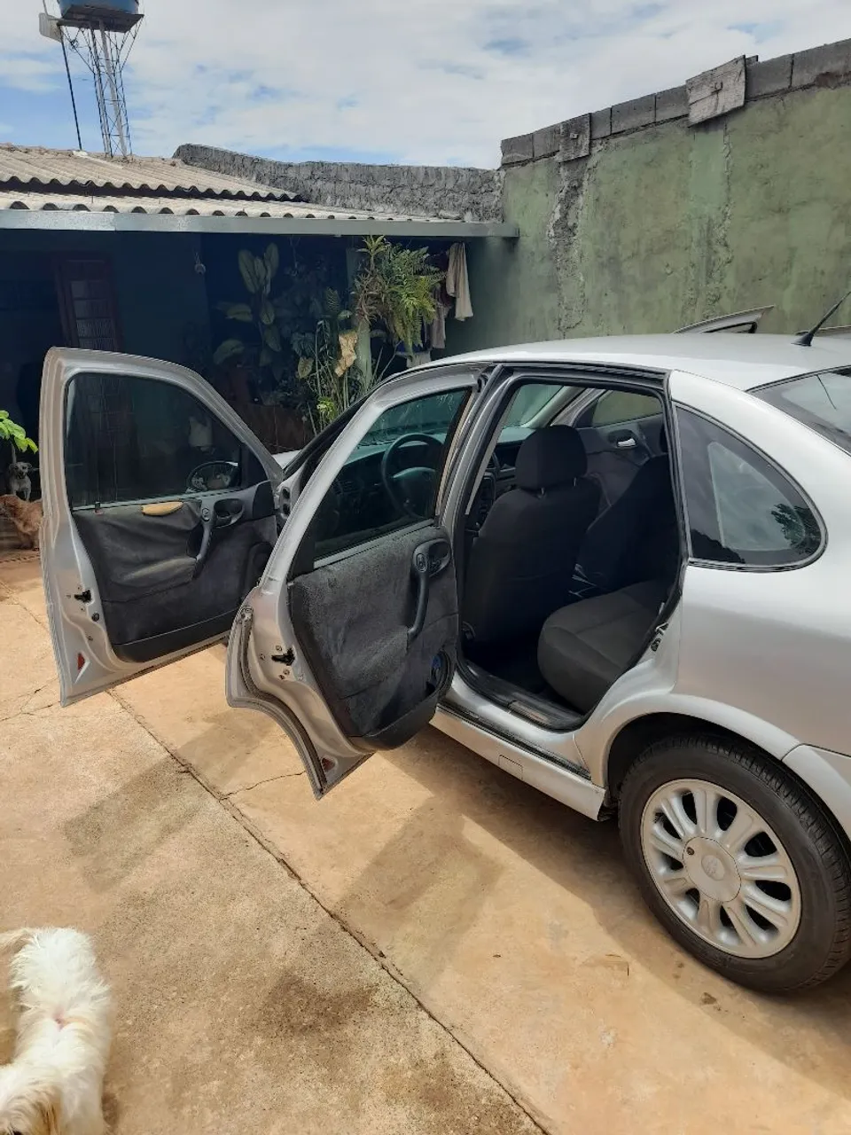 Vendo vectra b 2005 valor 23 mil sem o som . 28 mil com o som.