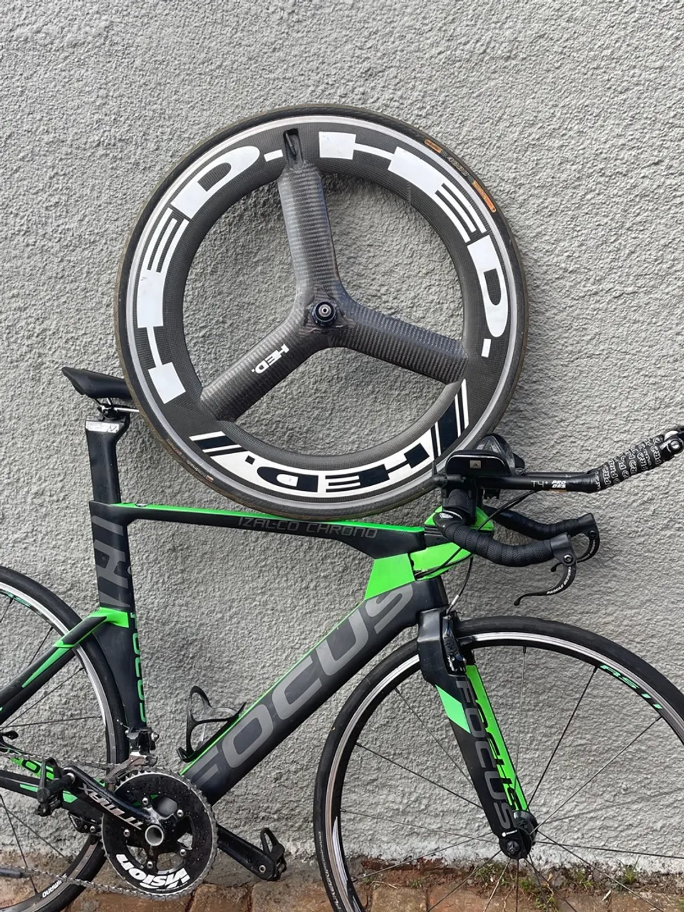 Focus Izalco Chrono + Roda trispoke HED, Bike de Carbono Triathlon, TT