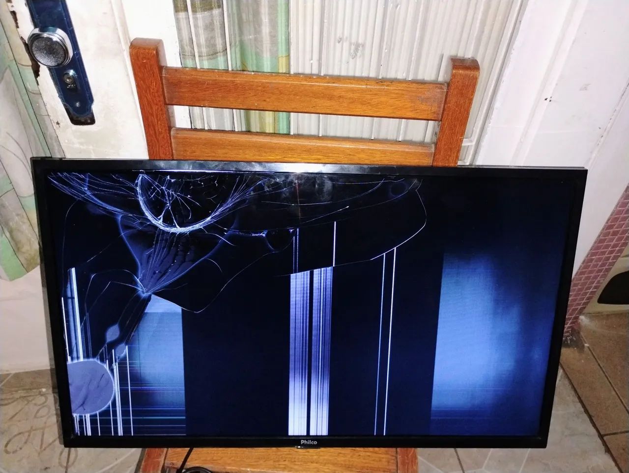 TV Philco LED 32 Polegadas Modelo PTV 32D12 D com tela quebrada - Foto 3