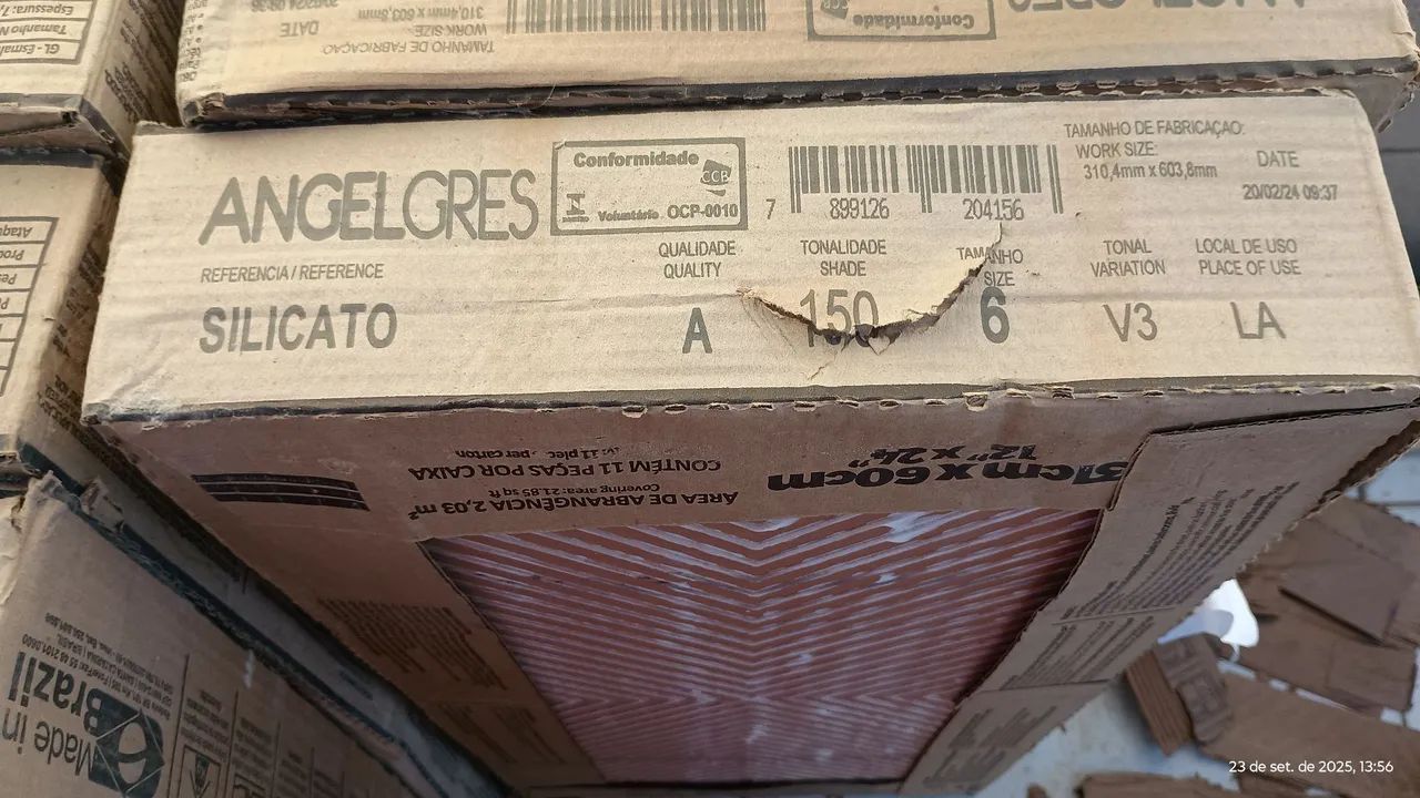 Vende se sete caixas de piso cerâmico 