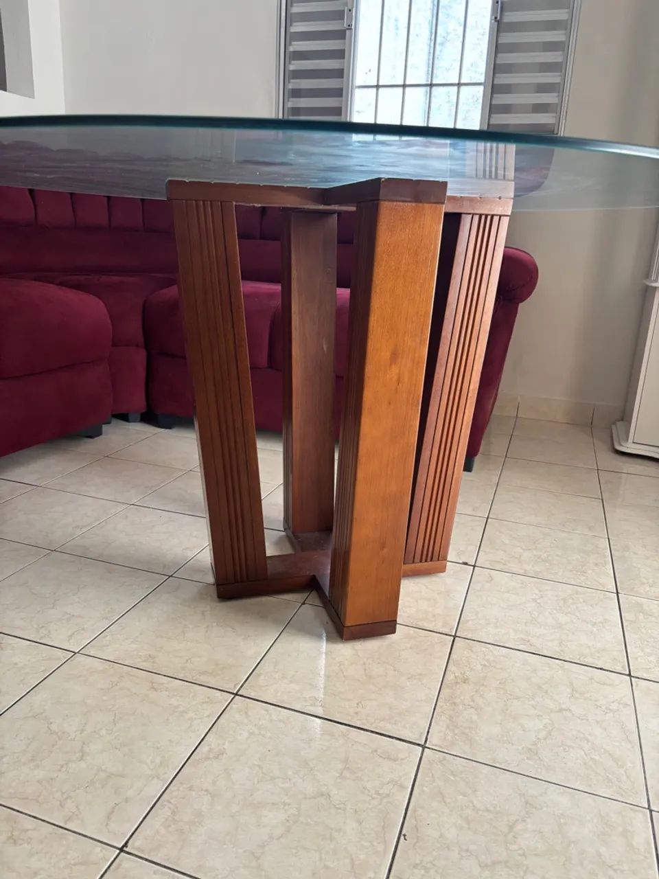 Mesa de vidro redonda com base em madeira com 6 cadeiras - Foto 5