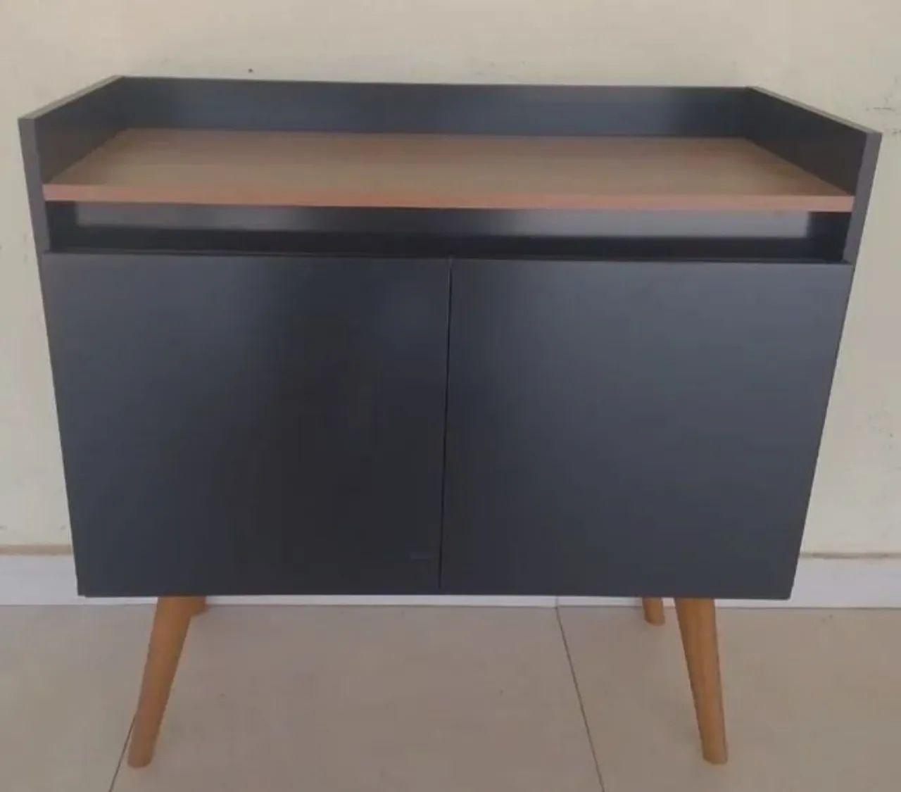 Buffet aparador cantinho do café Gold retrô pés palito, 02 portas, cor off white e preto.. - Foto 2