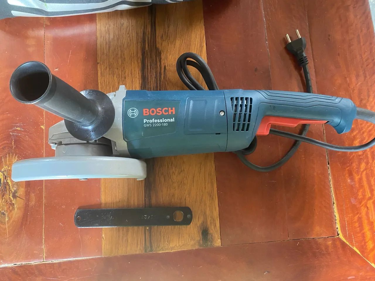 Esmerilhadeira Angular Bosch GWS 2200 180 Professional - Foto 2