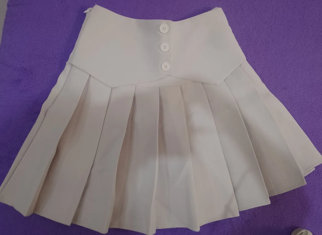 Vende-se saia plissada off white