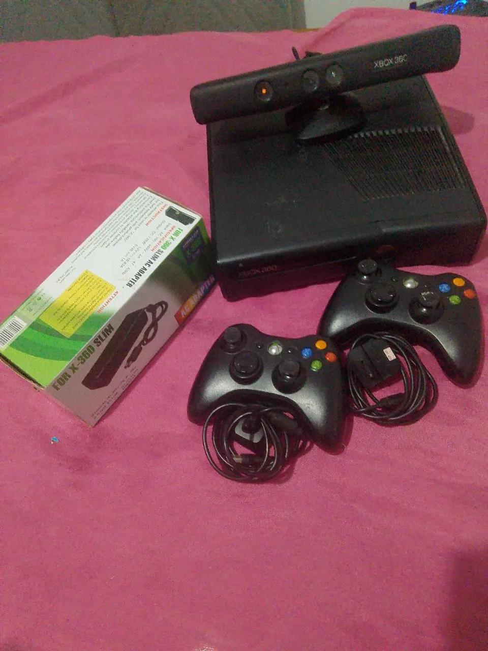 Xbox 360 com Kinect e 2 Controles