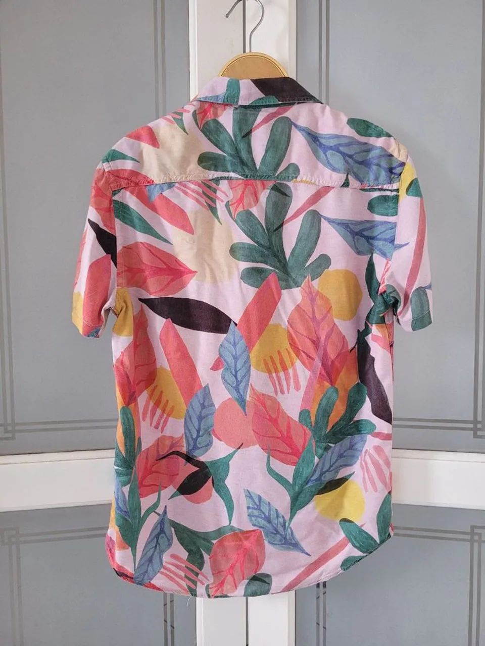 camisa tropical folhagem Tam PP - Foto 3