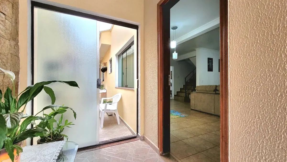 Sobrado para venda com 3 quartos, sendo 1 suíte, 264m²