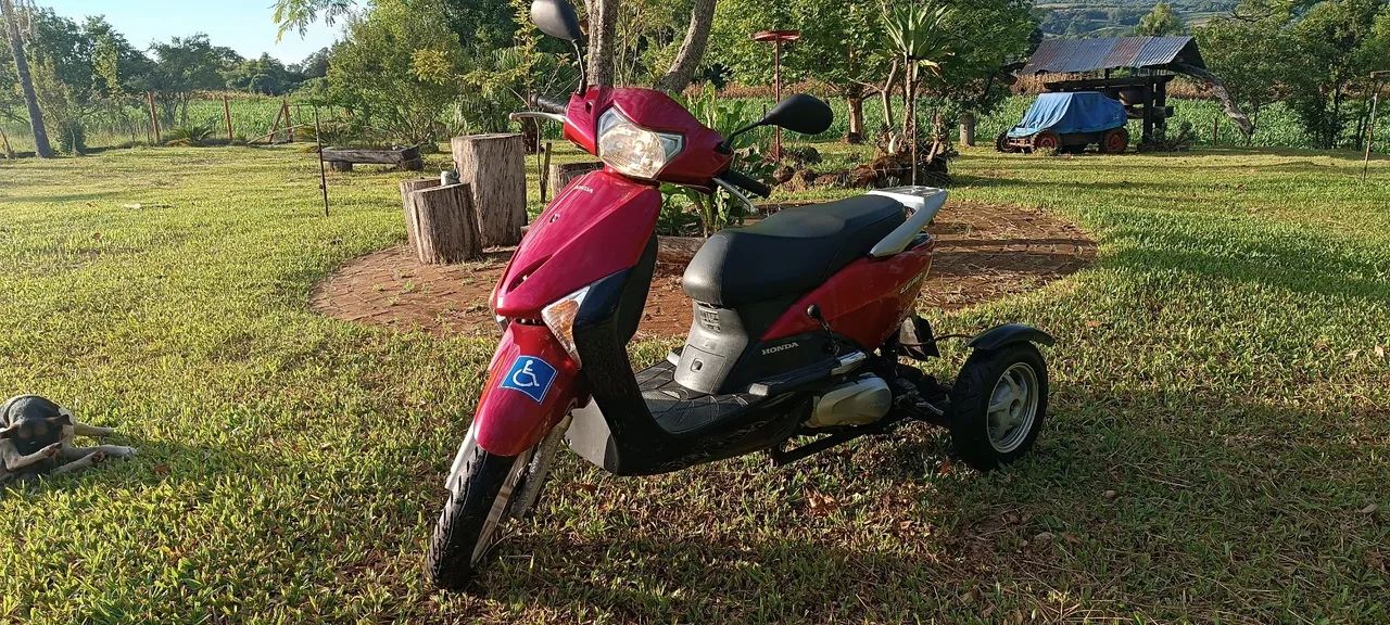 Scooter Honda Lead - Vermelha (TRICICLO ARTESANAL) - Foto 2