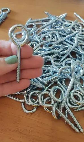 50 unidades de Ganchos e 50 buchas para fixação - Foto 2