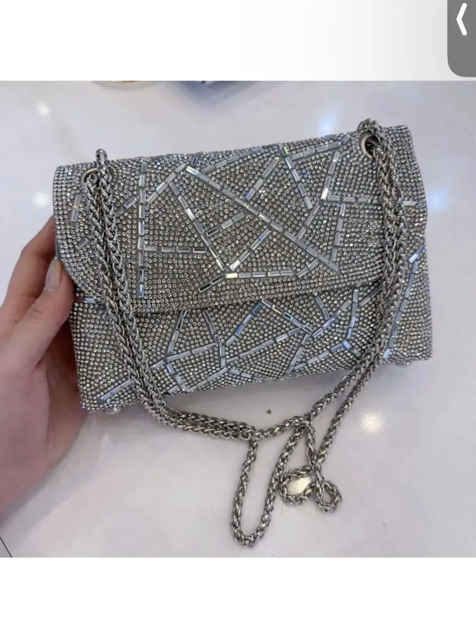 Bolsa de mão prata com pedrarias