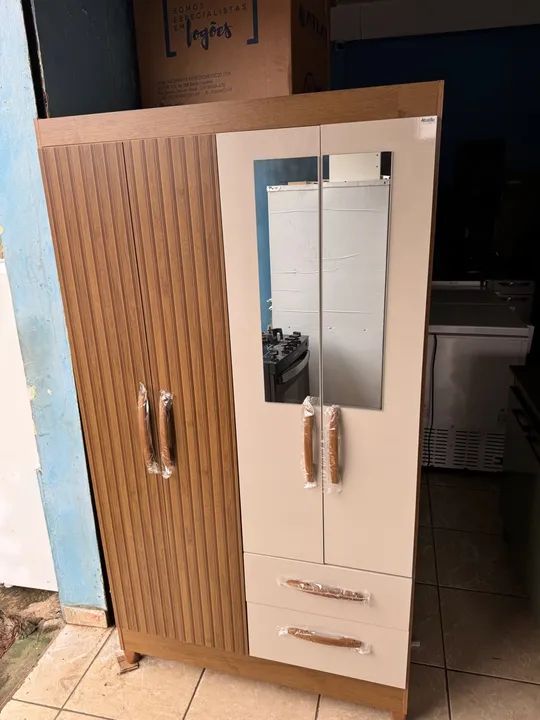 Guarda-Roupas 4 Portas com Espelho