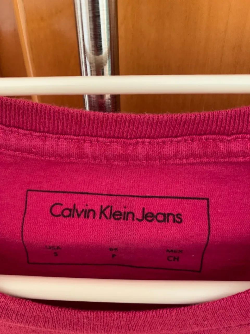 Camiseta calvin Klein rosa - Foto 3