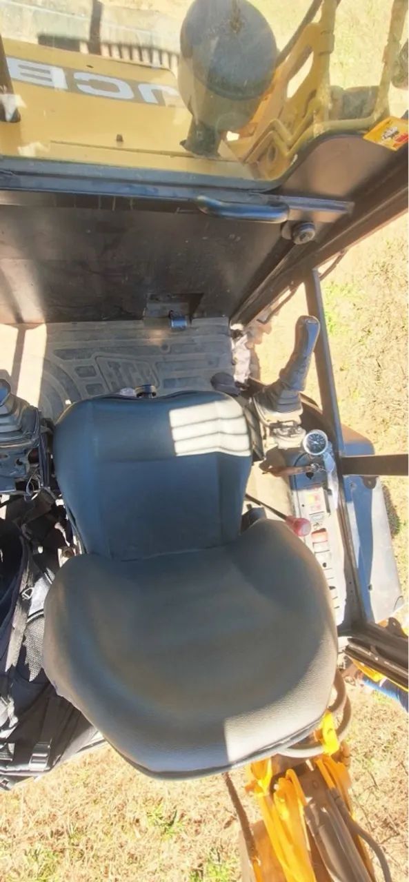 Mini retroescavadeira JCB 1CX ano 2012, 4x4, com linha para rompedor, em SP - Foto 4