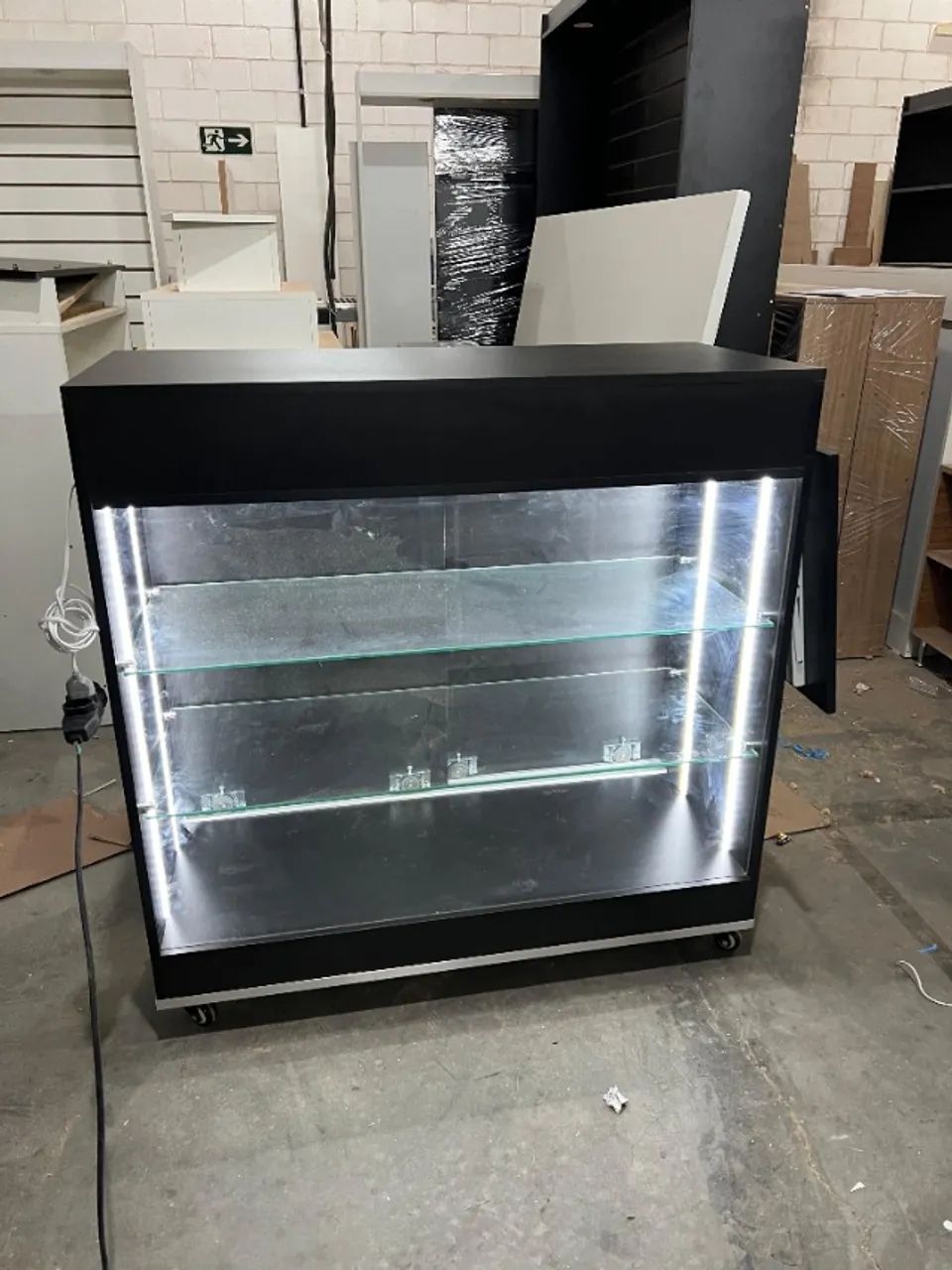 Balcao expositor preto com LED - Temos catalogo completo  - Foto 3