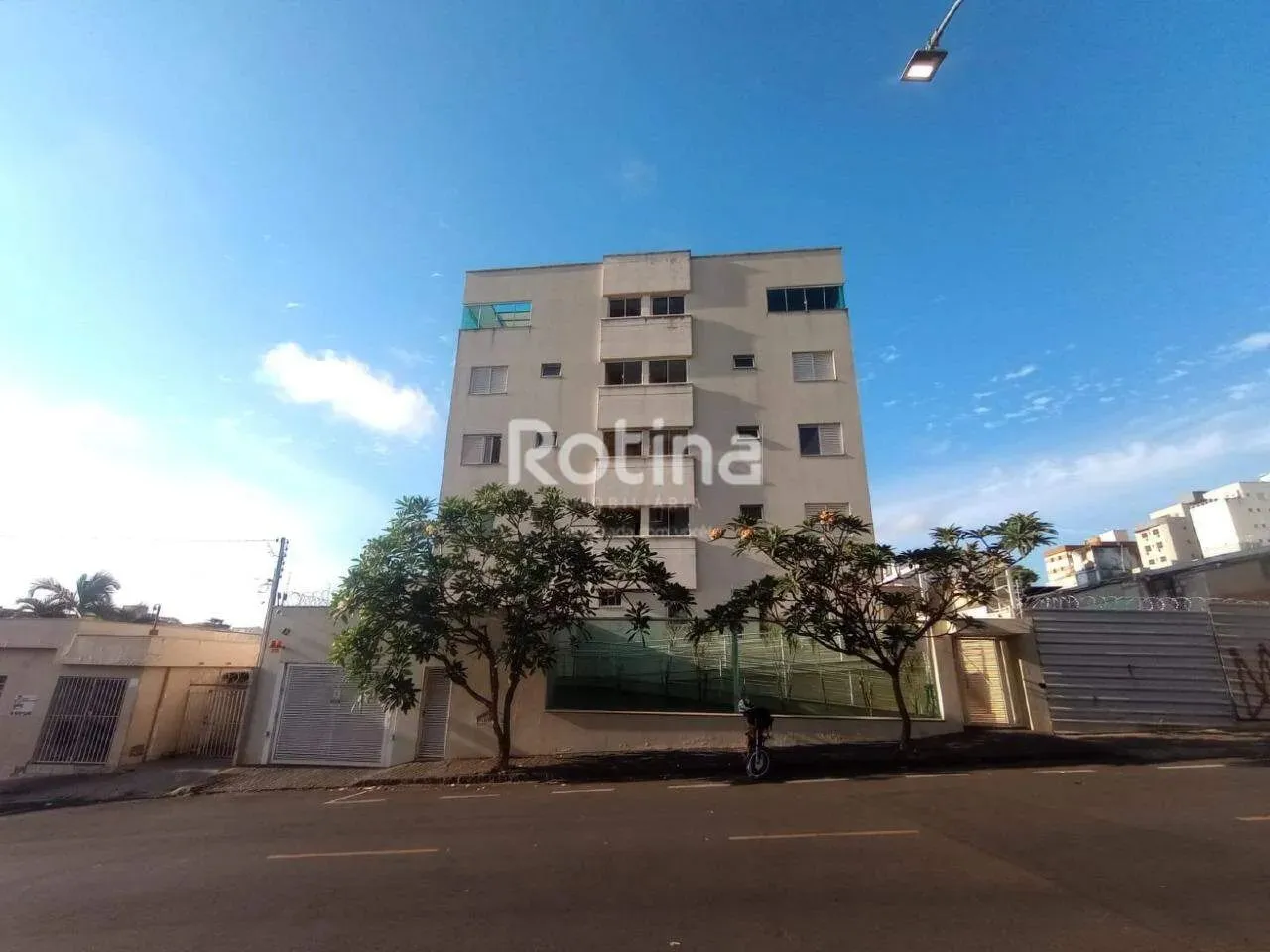 Apartamento para alugar, 3 quartos, Saraiva - Uberlândia/MG - Rotina Imobiliária