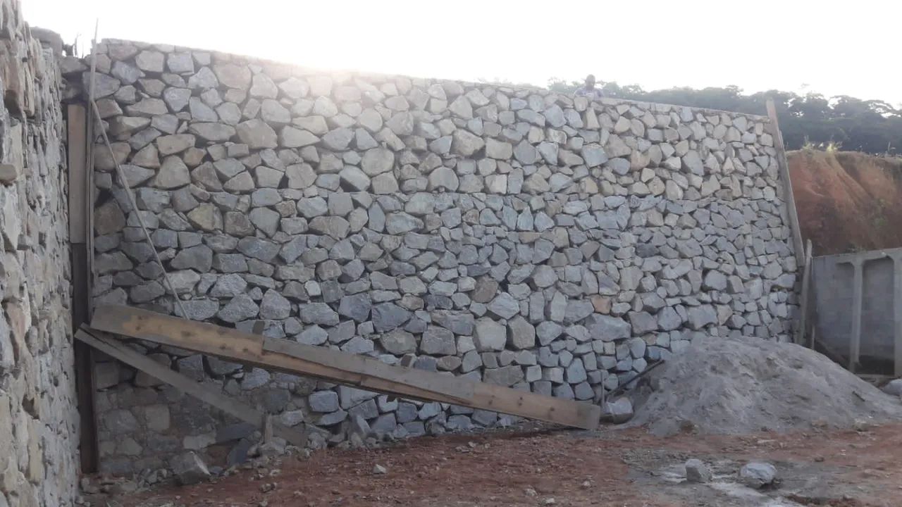 Amigo7daconstrucao muro de pedra calçadas  bancos etc... - Foto 3