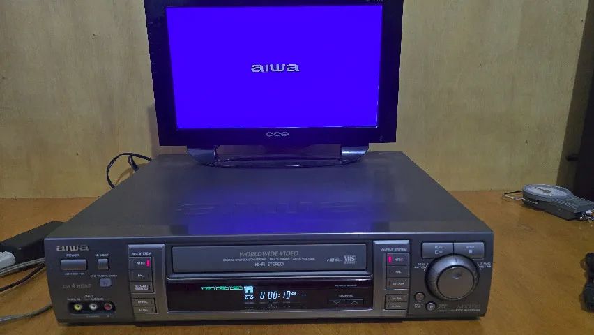 VCR AIWA Video Cassette HI-FI STEREO Multi system 4 Cabeças HV-MX 100U