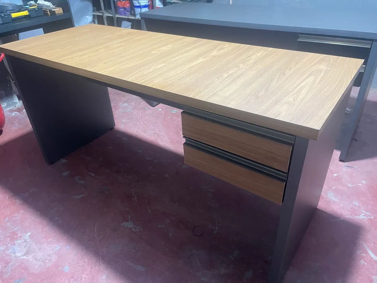 Mesa de escritório com gavetas  - Foto 2