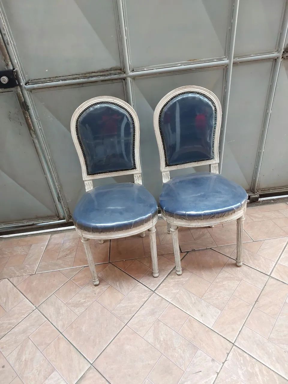 CADEIRAS O PAR EM PERFEITO ESTADO  - Foto 4