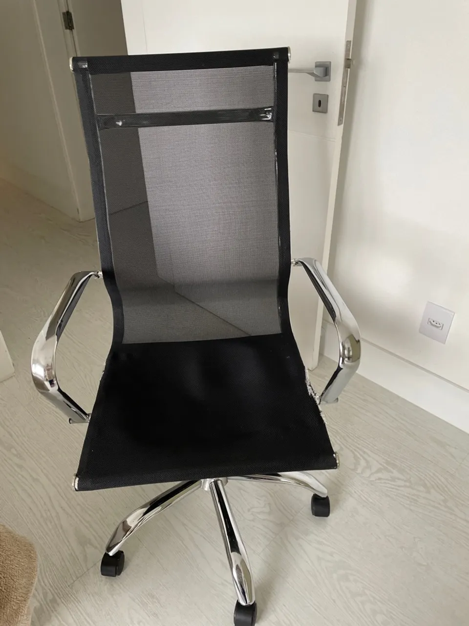 Cadeira de Escritório Ergonômica em Tela Mesh Preta - Conforto e Design