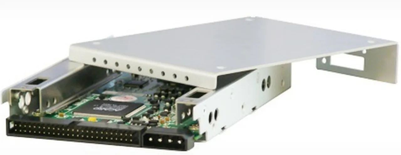 ACARD ARS-2000SUP  SSD SATA de 2,5 polegadas para uma interface Ultra SCSI de 50 pinos - Foto 2